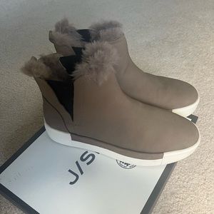 J slides  boots